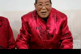 一位80岁的老父亲在家庭年夜饭上的致辞。感人，泪目……视频封面