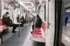 青岛地铁过年疫情期间25分钟一班！视频封面