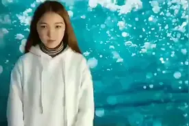 相差5岁的姐姐突然亲了弟弟一口，下一秒弟弟的反应，姐姐气坏了视频封面