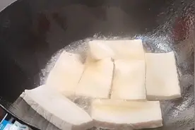 年后开始的减肥菜单，清淡的菠菜炖豆腐，香辣红烧鱼