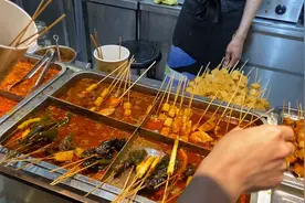北漂情侣恋爱两周年纪念日这样过，还没结婚就没仪式感了？视频封面