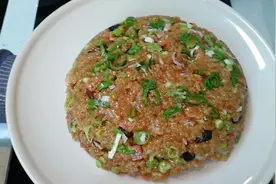 小伙独一无二做法的糯米闷饭，你绝对想不到，不要菜可以吃一大碗视频封面