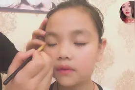 画儿童舞台妆视频教程，学会以后自己小孩舞台表演就不用愁了！视频封面