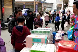 猛哥腿摔伤行动不方便，用白酒揉擦通血气，你们觉得可行吗。
