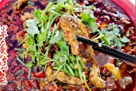 路过美食的发源地，怎能放过品尝球溪鲢鱼，不知道这家算不算正宗