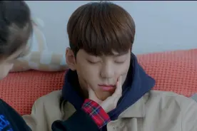 论男朋友的存在意义？萌妹捉弄打盹男友，任意揉捏毫无反抗之力！