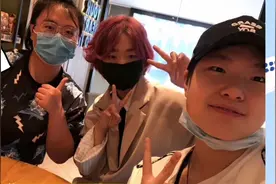 第一次和网友见面聊了四个小时，难掩激动和开心视频封面