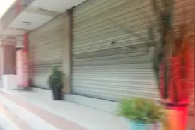 广西王老板说：凭祥浦寨中越边贸点生意难做，很多商家关门歇业。视频封面