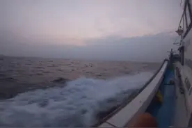 日本海钓鱿鱼，现钓现生吃……视频封面