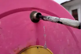 太阳能热水器持续漏水，判断是传感器损坏失灵，更换细节实拍