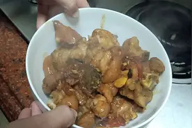 小谢第一次做菜花102元买了3斤多猪脚，食欲大增，多吃两碗米饭