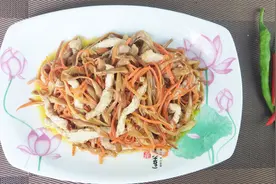 清新爽口的黄花菜炒肉丝，喷香美味下饭，出锅5分钟就吃光！视频封面