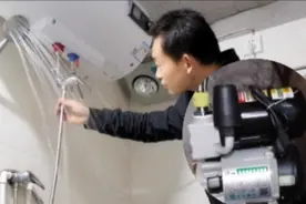再也不用担心洗澡间水压小，水电张工安装这台增压泵沐浴就是享受视频封面