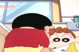 蜡笔小新：为了捡冰箱底下的优惠券，美冴换新冰箱最后是过期的哈