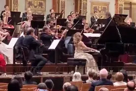 钢琴协奏曲《黄河》节选 奥地利女钢琴家与维也纳乐团演绎视频封面