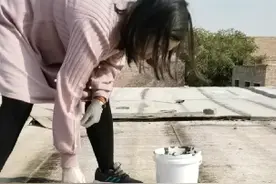 屋顶油毡卷材补漏怎么做？视频封面