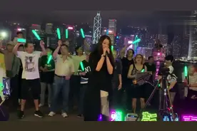 薛之谦的《演员》在香港究竟有多受欢迎，听完路人的翻唱版你就懂