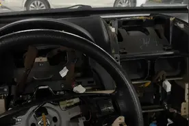 上班后被安排拆事故车，看看凯越车拆装仪表台换气囊！！视频封面