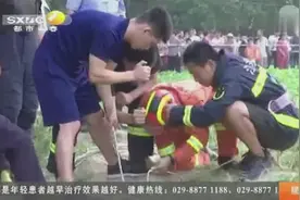 江苏徐州沛县：男童坠9米深井，消防员紧急“倒挂金钩”救人视频封面