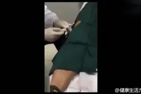 每一个世界冠军背后都有难以想象的努力与疼痛，林丹抽膝盖积液视频封面