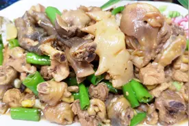 大教你做家庭炒小公鸡，比饭店好吃多了，必须收藏备用视频封面