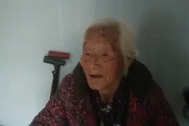 百岁老人老是说自己快不行了，孙子有要说她了