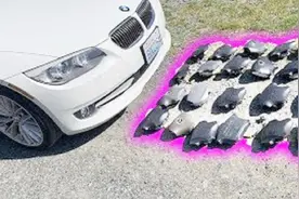 老外将16个安全气囊放在汽车下，打开开关，车子被弹得跳了起来