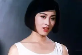 新来的女老师穿成这样来上课，身手还这么了得，这谁扛得住啊！视频封面