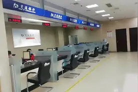 来交行山东分行开个美元户，银行办业务的人不多呢视频封面