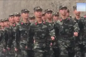 兵哥哥拉练，为啥高个子站前排，个子矮的要跟后边类？视频封面