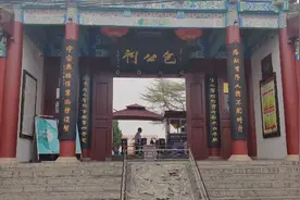 开封包公祠对60岁以上老人仍然按半价收费？视频封面