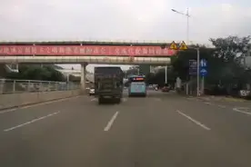 从昔日的358省道，到今日的太安路，虎门至长安段交通也变得拥堵视频封面