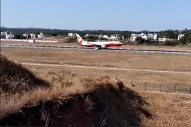 周末有空来赣州市黄金国际机场看飞机视频封面