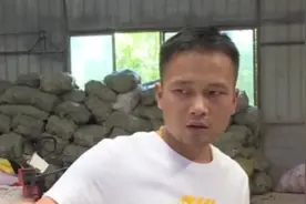 德邦快递员私自签收，客户称价值15万包裹被销毁，仅赔300元？视频封面