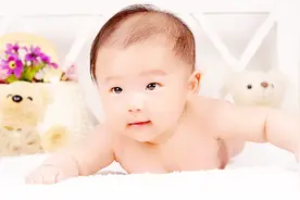 4个月宝宝不会翻身愁坏宝妈？把握3大时机，训练宝宝翻身并不难