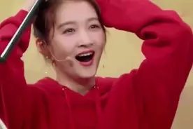 到了最想删除的视频环节，关晓彤吓了！主持人：不愧是塑料姐妹花视频封面