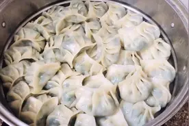 广东式的猪肉韭菜虾皮饺子🥟做法简单易学，好吃不腻 能吃20个