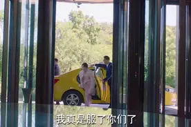 女人化妆2小时，结果电梯坏了，走楼梯去参加儿子的婚礼视频封面
