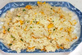 香嫩软口的蛋炒饭，做法是有技巧的，这样做比饭店的还好吃哦