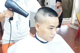 小哥哥头上有个疤，直接推个“圆寸头”不遮盖，真男人超帅气视频封面