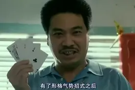 一愣一愣的表情很到位