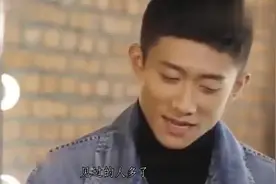 张一山身高176，何炅身高172，两人同框看到鞋后网友：这不科学视频封面