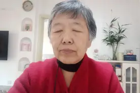 退休老人带孙辈痛苦和幸福都有，还是幸福多！视频封面
