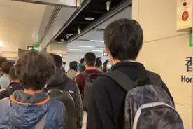 2月5日，实拍香港地铁，人多秩序好坐着又舒服，带大家看看吧视频封面