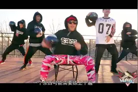 中国花式篮球第一人登台，花式表演精彩来袭，嗨翻全场掌声不断！视频封面