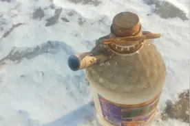 用二踢脚炸一个塑料油桶，它的威力竟然这么大视频封面