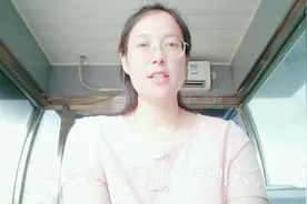 女子忘记了今天是个重要的日子而难过不已