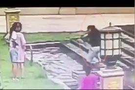 一条生命瞬间没了！10岁女童踏入喷泉水池，触电身亡！视频封面