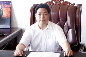 24岁女孩救下一乞丐，告别前给其30元路费，20年后乞丐送百万报恩视频封面