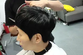 不分季节女士短发  干净利落发型  客人喜欢就好